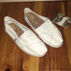 Classic White Toms!